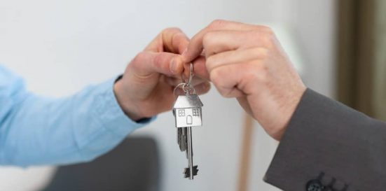 puede el propietario tener llaves del piso alquilado